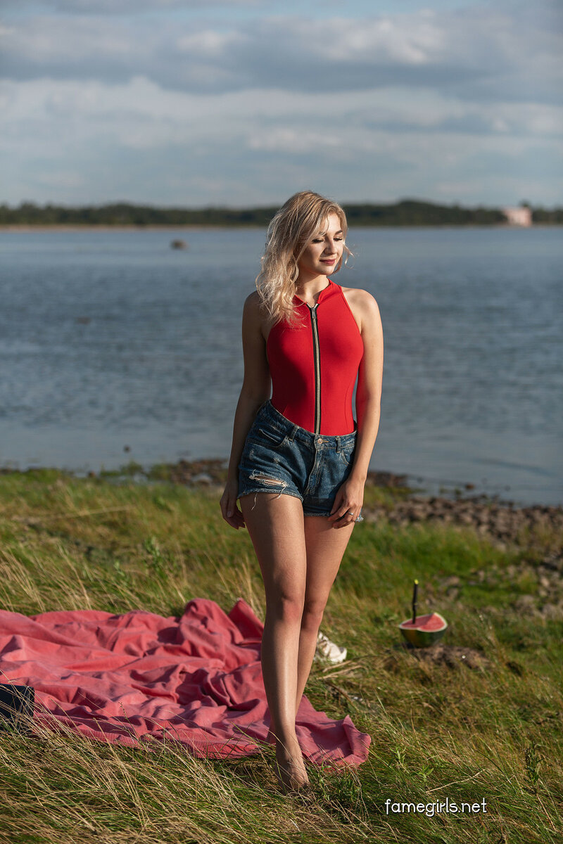 Александра, 20